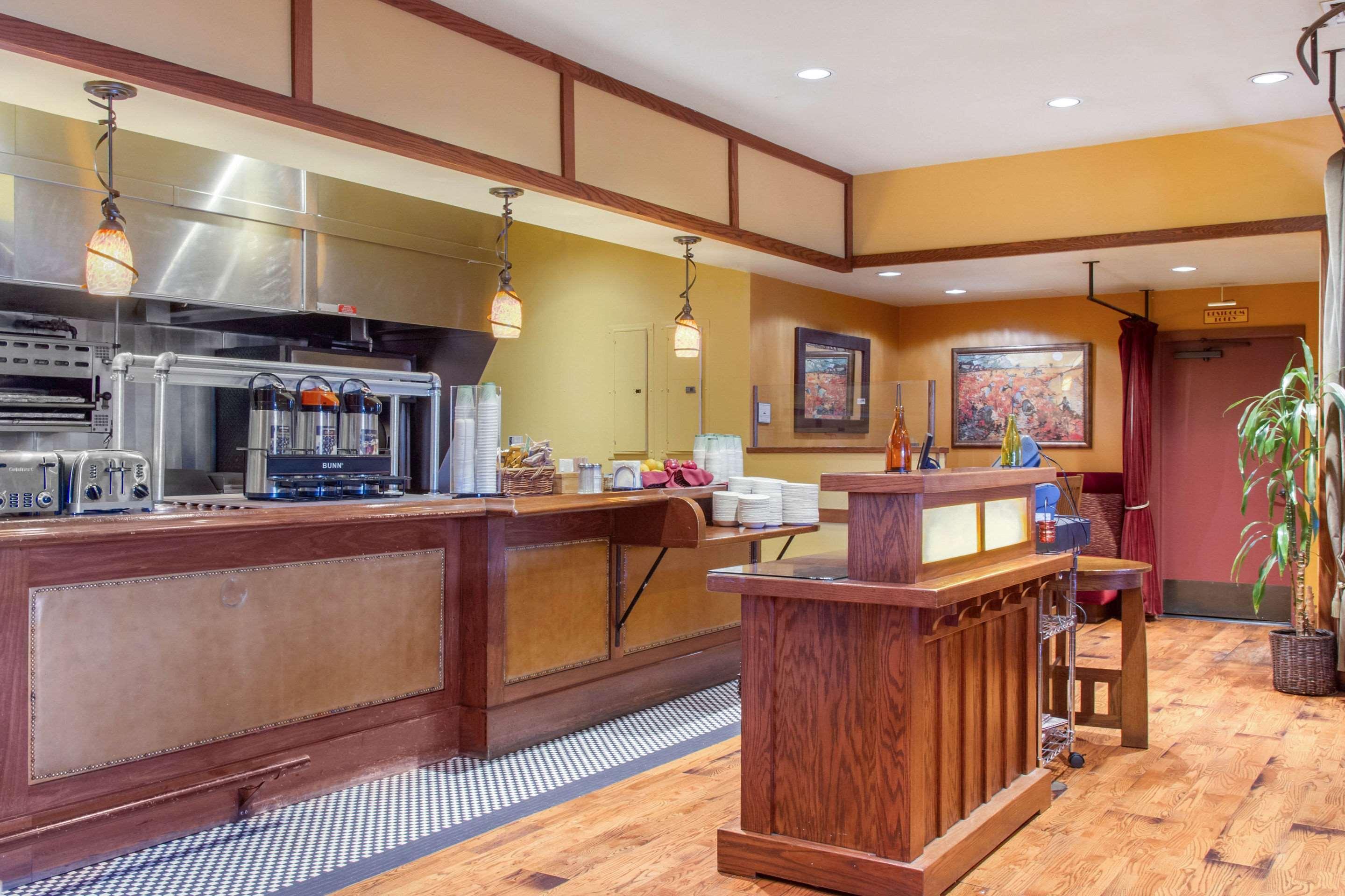 Inn Marin And Suites, Ascend Hotel Collection ナヴァト エクステリア 写真