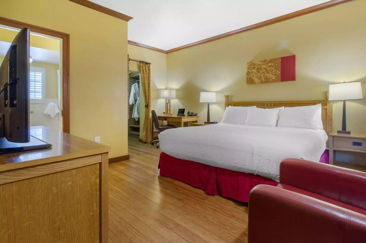 Inn Marin And Suites, Ascend Hotel Collection ナヴァト エクステリア 写真