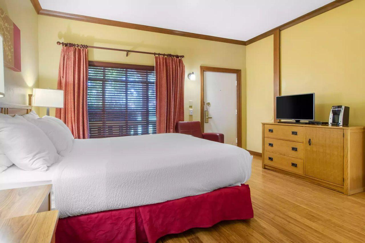 Inn Marin And Suites, Ascend Hotel Collection ナヴァト エクステリア 写真
