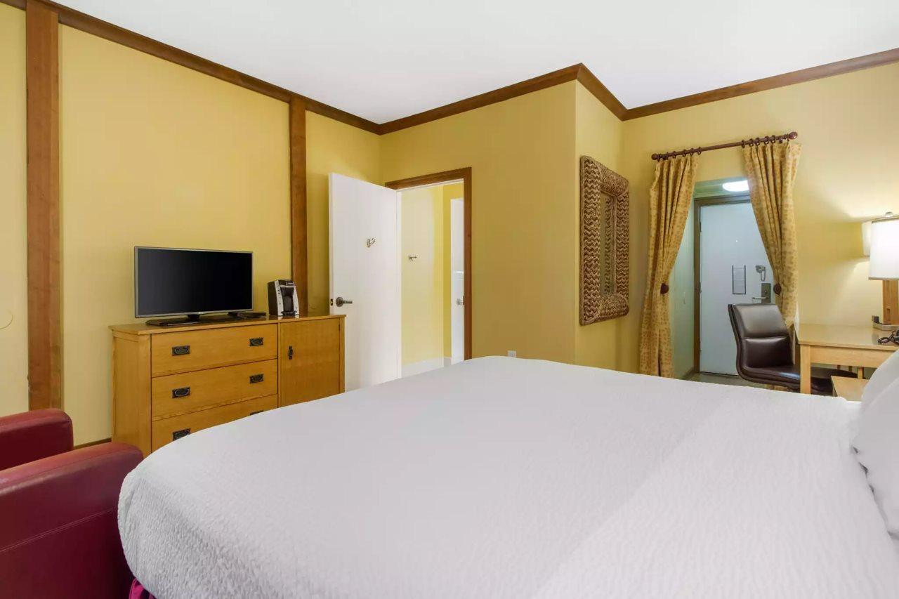 Inn Marin And Suites, Ascend Hotel Collection ナヴァト エクステリア 写真