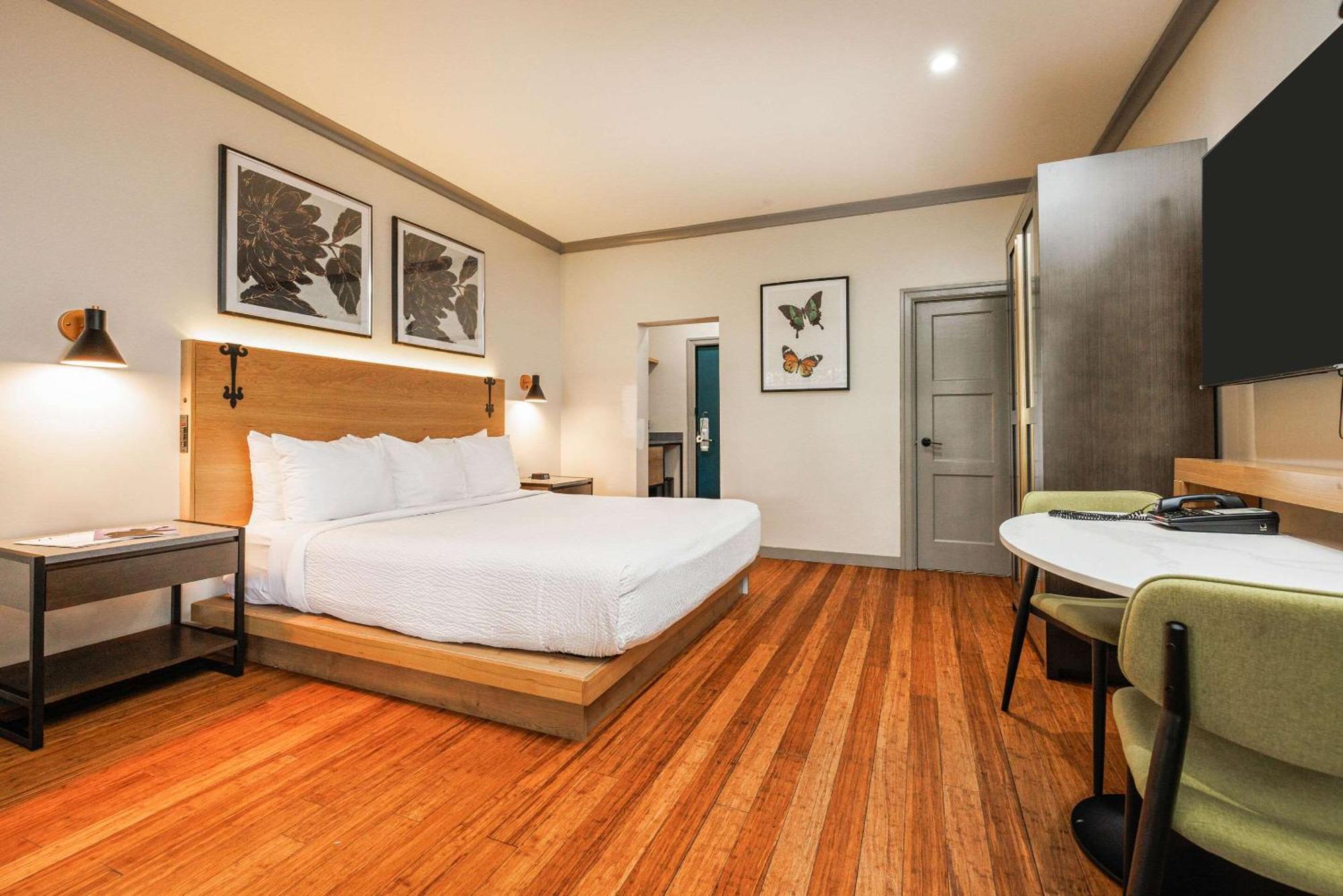 Inn Marin And Suites, Ascend Hotel Collection ナヴァト エクステリア 写真