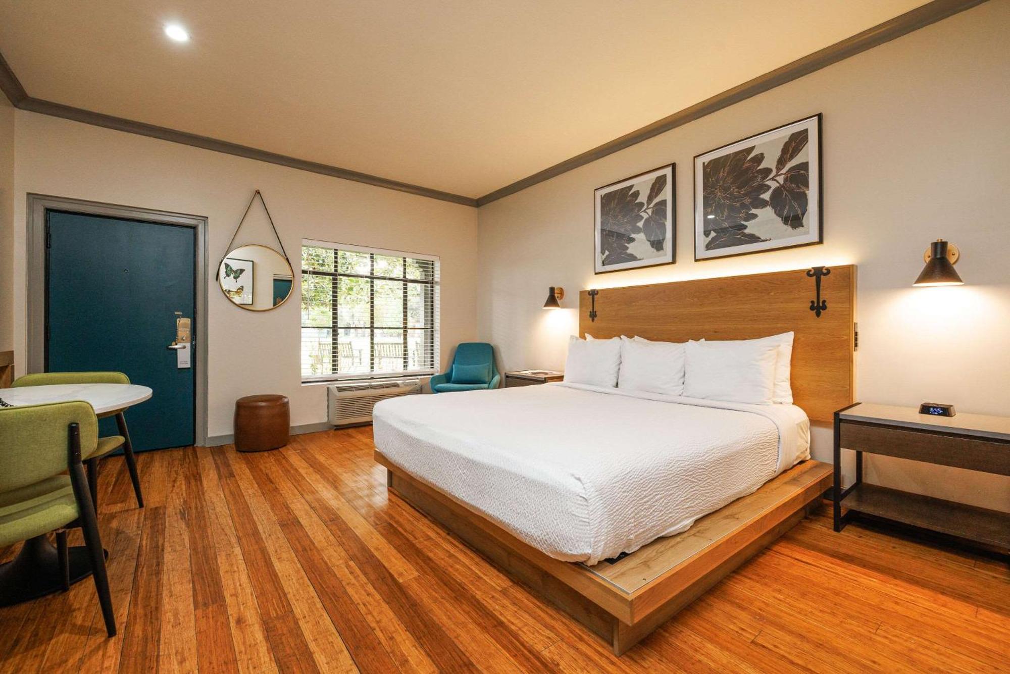 Inn Marin And Suites, Ascend Hotel Collection ナヴァト エクステリア 写真