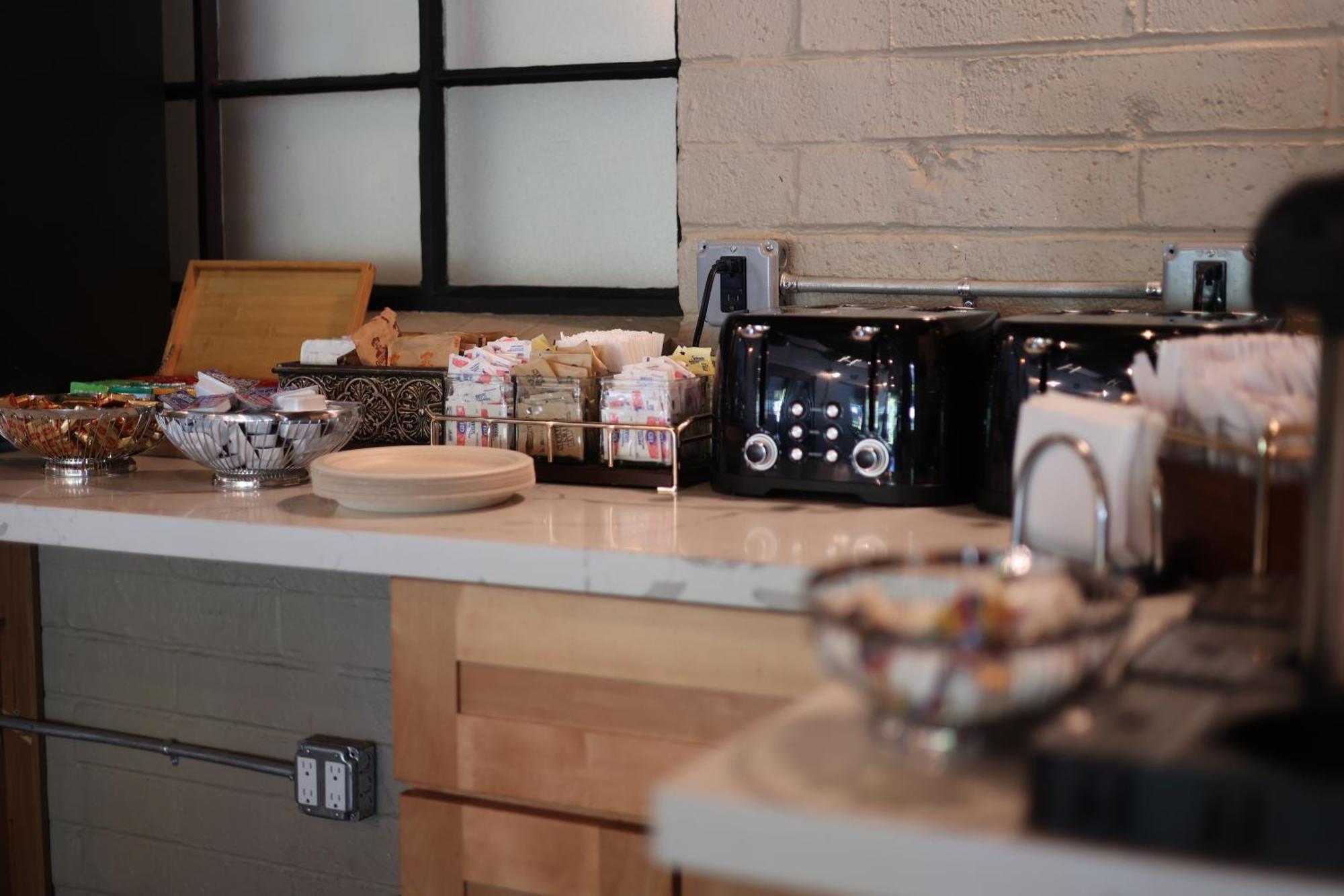 Inn Marin And Suites, Ascend Hotel Collection ナヴァト エクステリア 写真