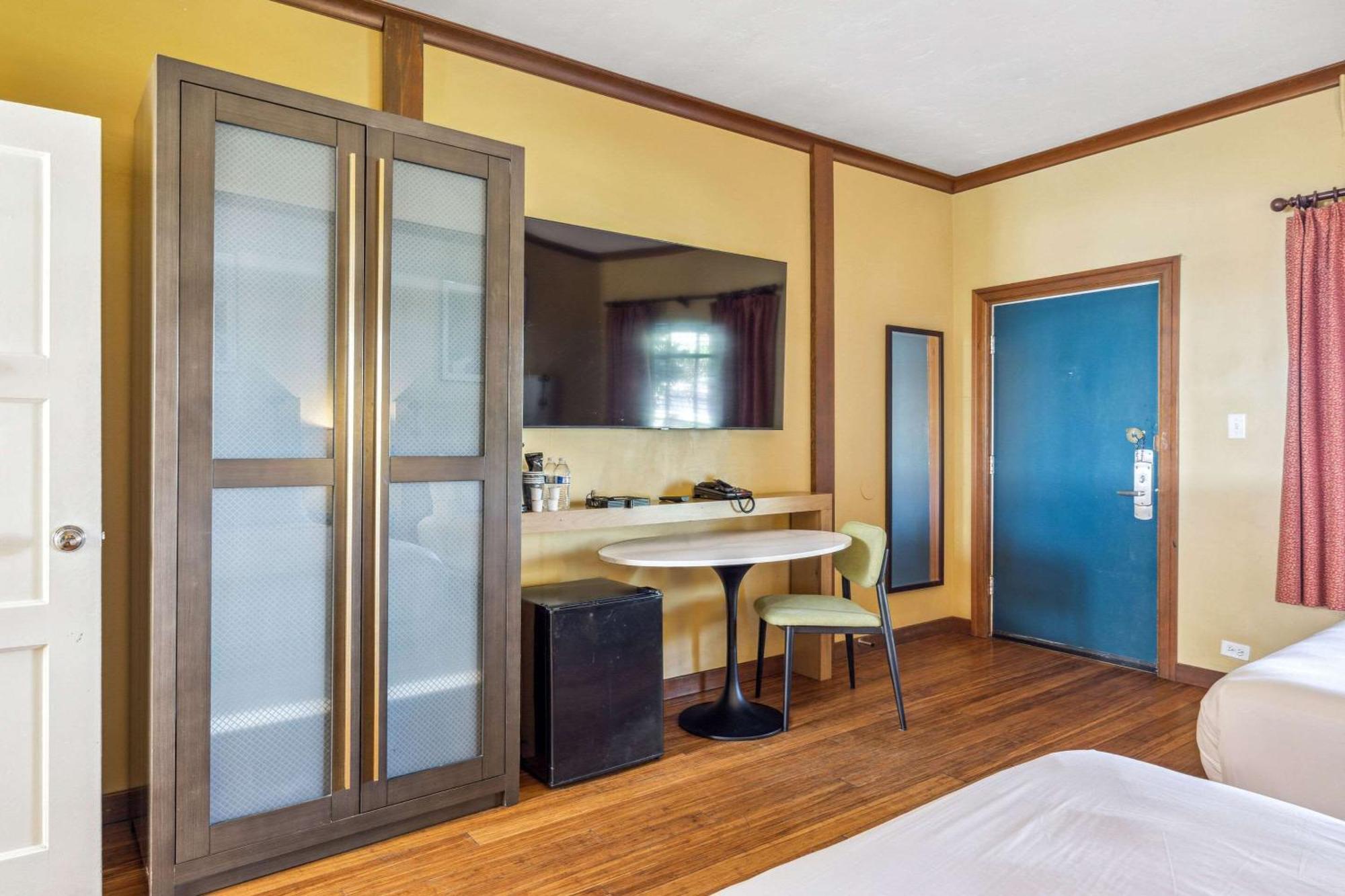 Inn Marin And Suites, Ascend Hotel Collection ナヴァト エクステリア 写真