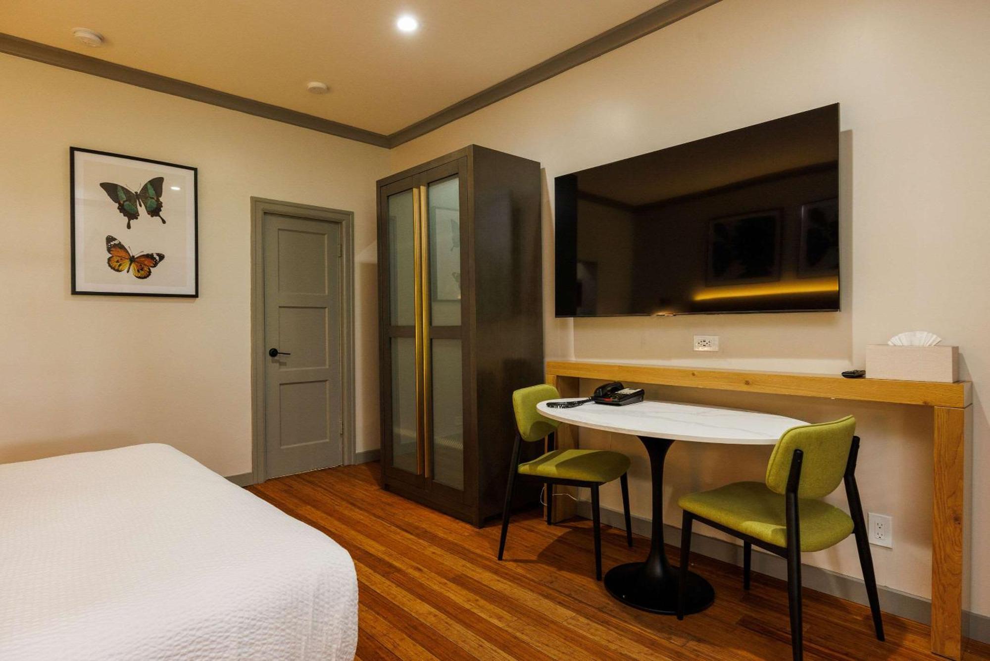 Inn Marin And Suites, Ascend Hotel Collection ナヴァト エクステリア 写真